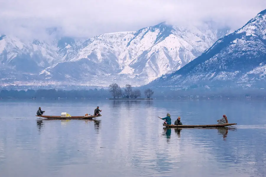 Srinagar & Dal Lake Tour Packages & Travel Guide — Falcon Trails