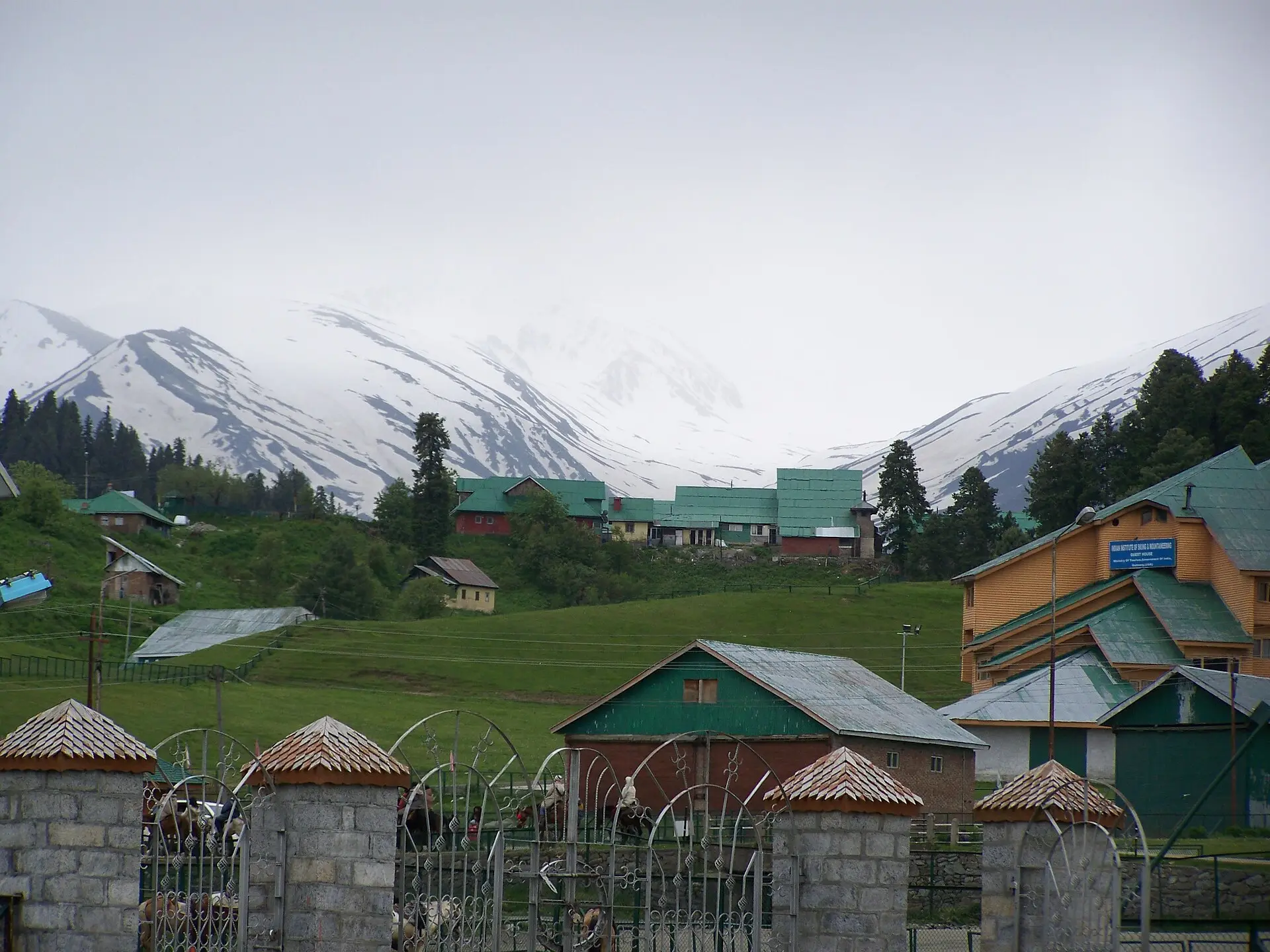Kashmir Grand Tour — 6 Nights 7 Days Kashmir Tour Package by Falcon Trails